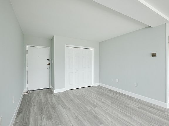 9250-Edwards-Way-701-21-06-02-31848_06052021