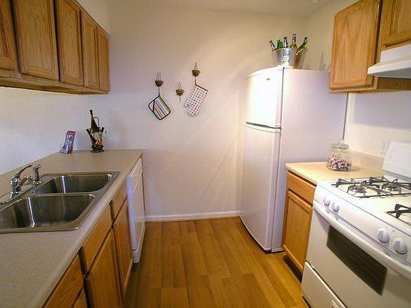 4th image of 317 Mabry St APT 422