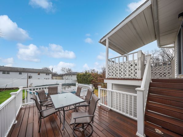 18 Tedesco Dr, Waterbury, CT 06708