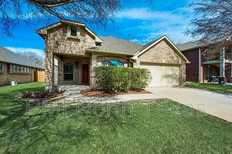 3 bed, 2.0 bath, 2010 sqft, $2,295 — Photo 3