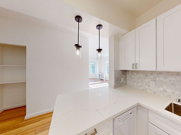 4th image of 810 Eddy St #302