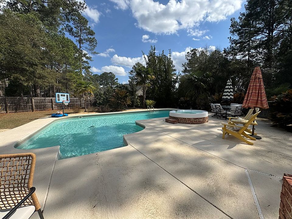 2nd image of 205 Glencoe Way