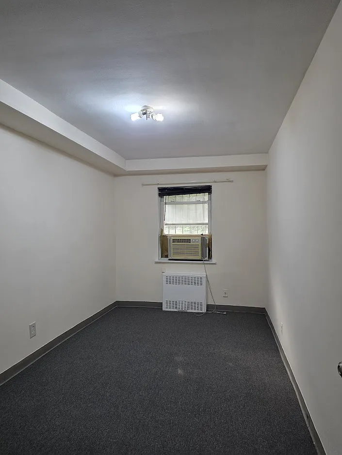 170th St, Flushing — Photo 3