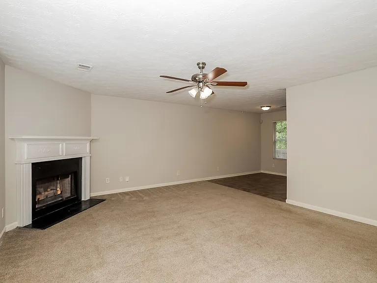 2059 Oak Terrace Dr SE — Photo 6