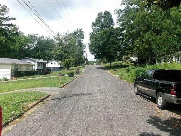 Exterior Neighborhood (street photo)