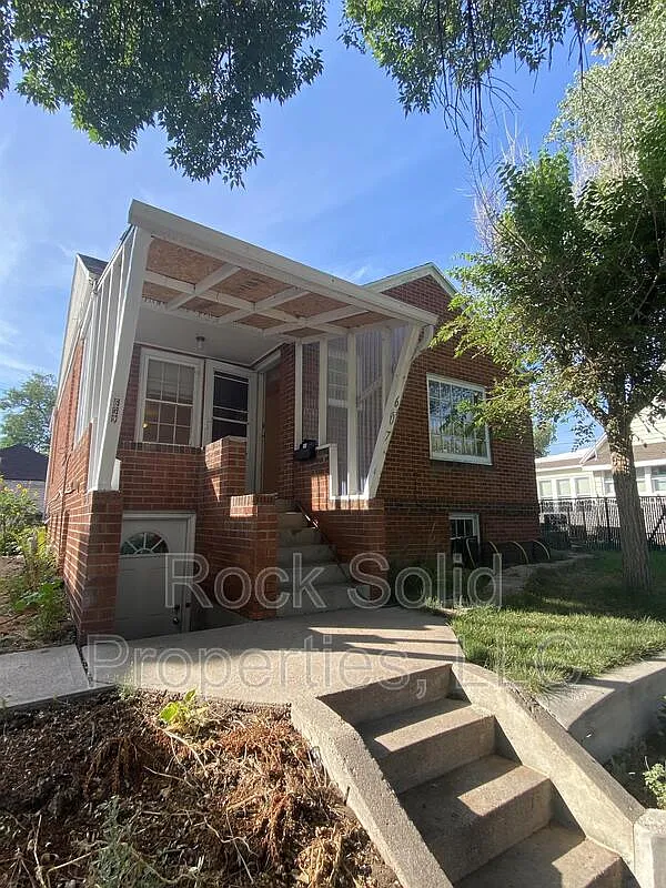 1 bed, 1.0 bath, 875 sqft, $1,350 — Photo 1
