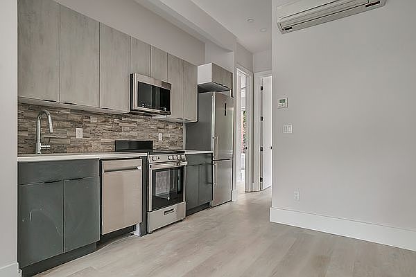 1st image of 324 E 116th St #3B