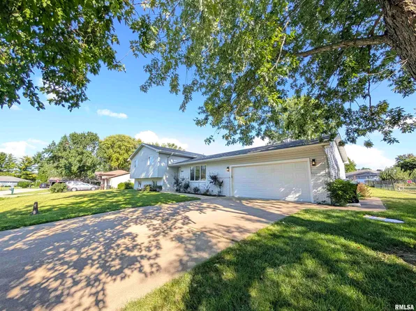 818 Grandview Way, Metamora, IL 61548