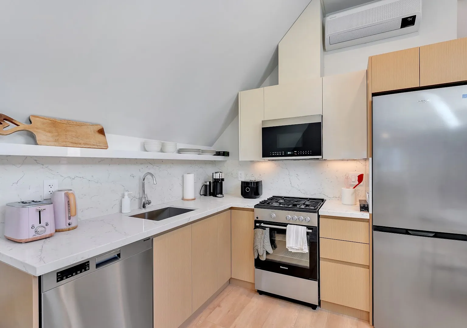 1 bed, 721 sqft, $3,500 — Photo 3