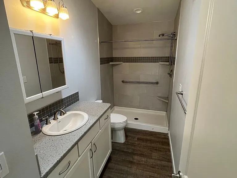 365 N Maple St #B — Photo 6