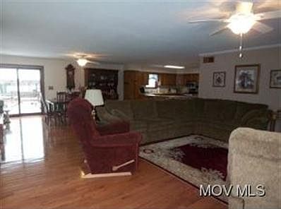 2nd image of 35 Millbrook Ln