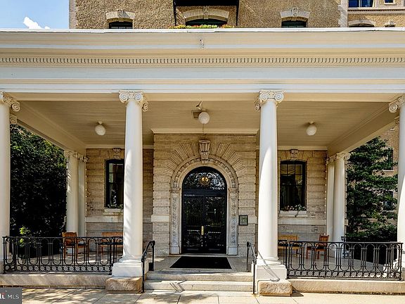 3rd image of 2853 Ontario Rd NW APT 418