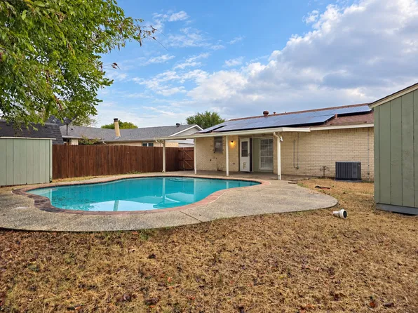 110 Yorkshire Dr, Cedar Hill, TX 75104