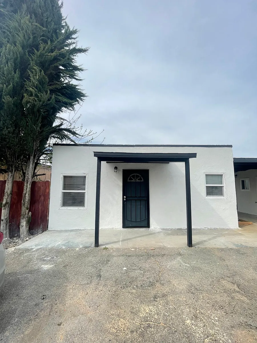 Building Photo - 1451 W Holt Ave #6