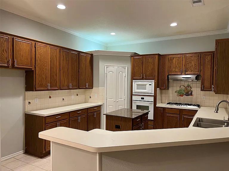 829 Ash Grove Ln — Photo 10