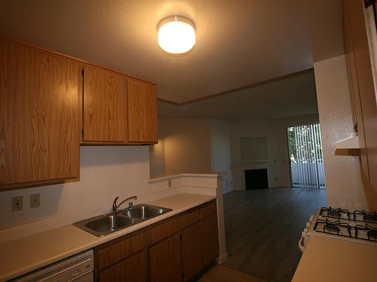 3637 Clarington Ave #113 — Photo 37