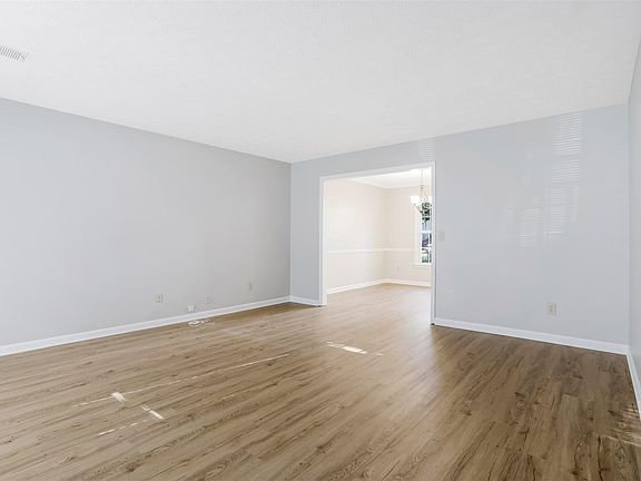 5th image of 735 Hunters Creek Ln