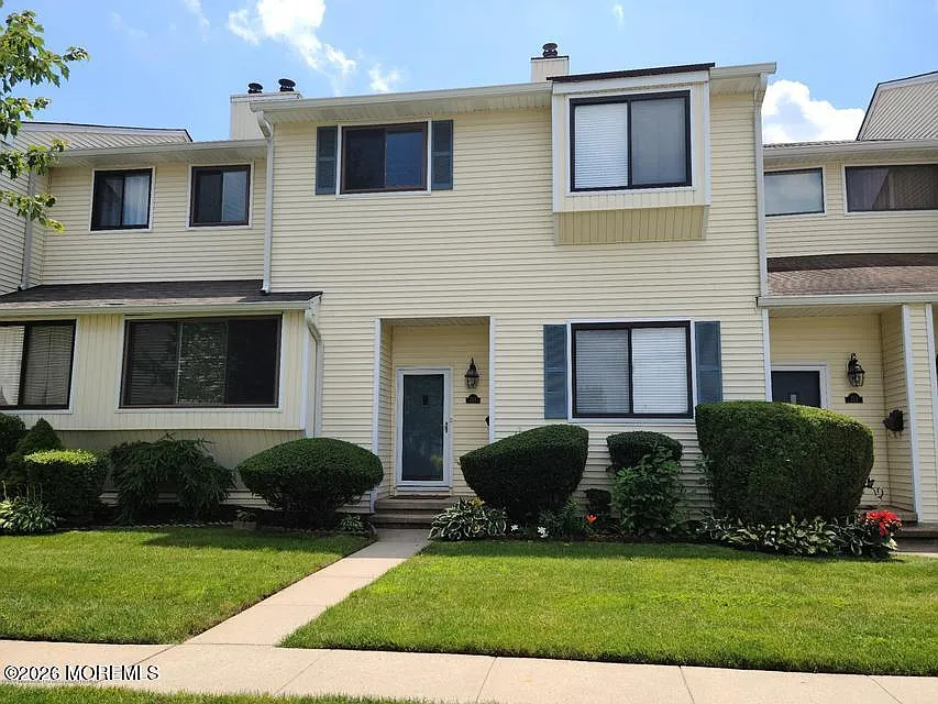 215 Clubhouse Dr