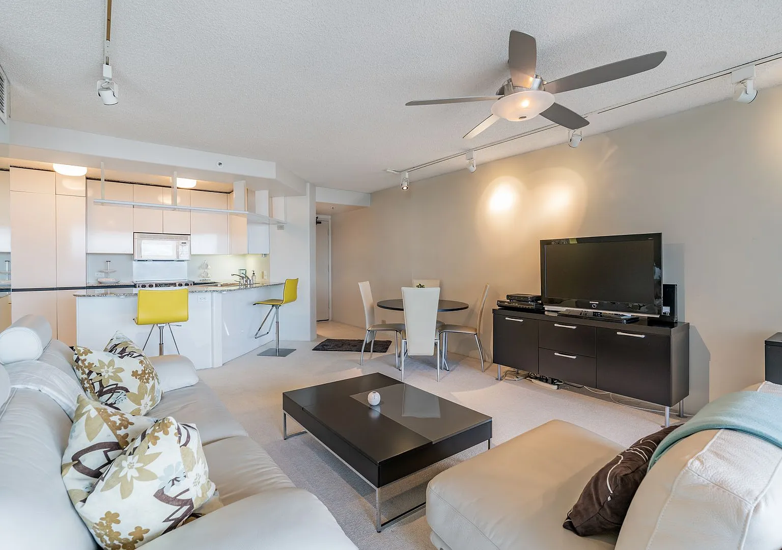 Furnished 1 Bed 1 Bath 1 Parking at Honolulu Park Place — Photo 4