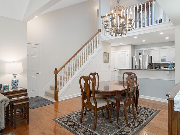 3rd image of 5521 Villas Dr #6-A