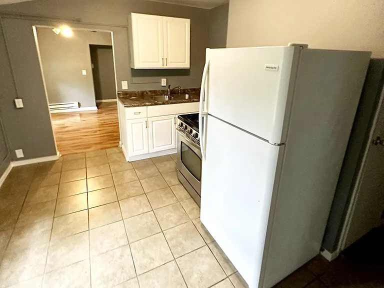 485 Belvidere St E — Photo 3