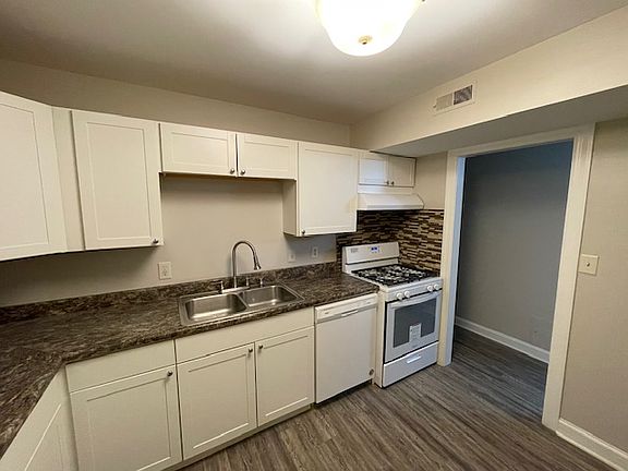 3rd image of 2821 E Bleeker Sq #H
