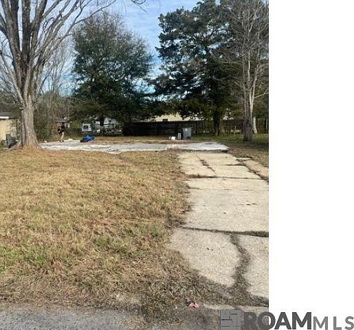 2nd image of 2415 Desoto Dr