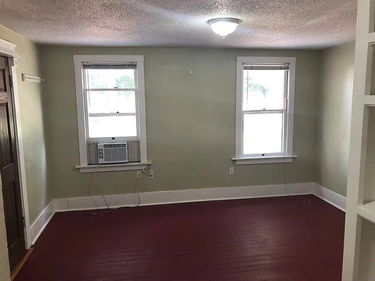 1011B N Corona St — Photo 5