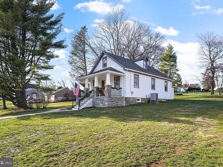 4411 Fairview Ave — Photo 1