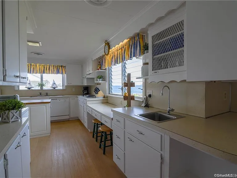 10 Weston Rd — Photo 12