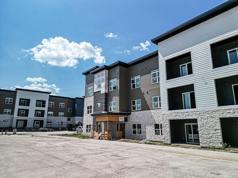 2nd image of 500 NE Salem St #302