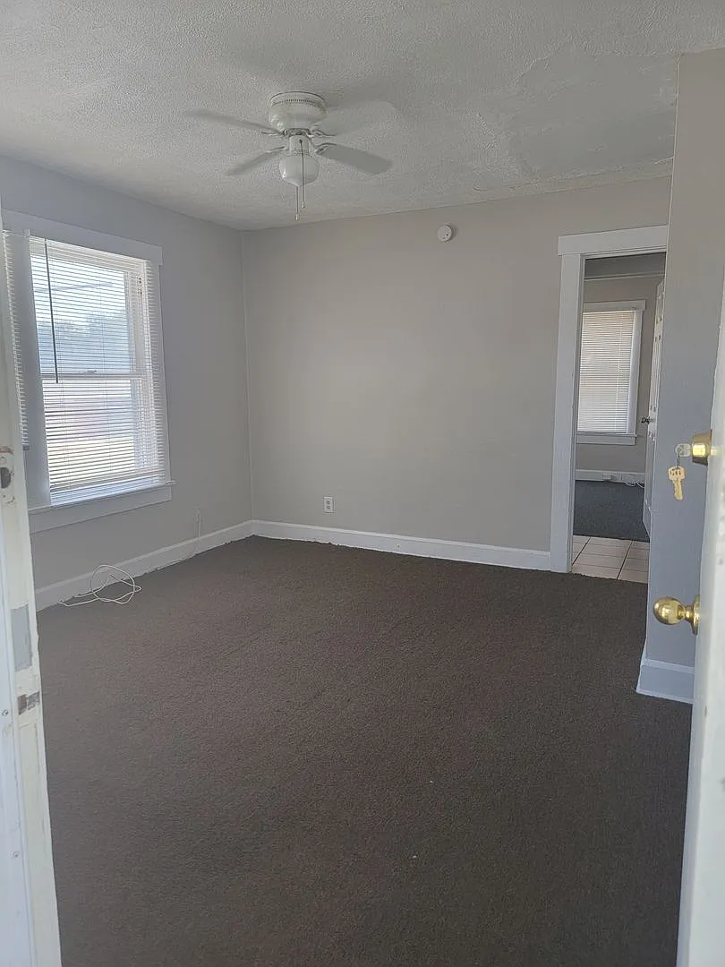Quaint 2 bedroom in St. Petersburg — Photo 2