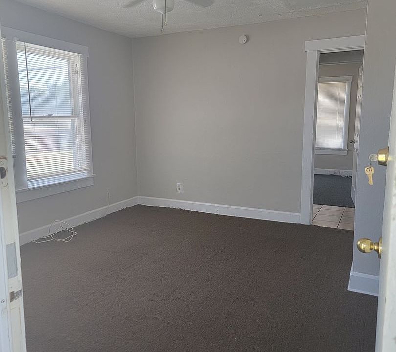 1st image of 894 13th Ave S