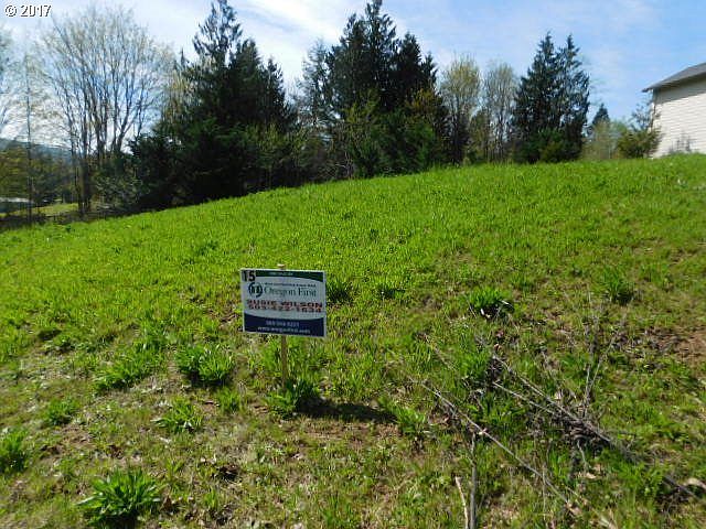 1st image of 1482 NE Geraldine Dr #15