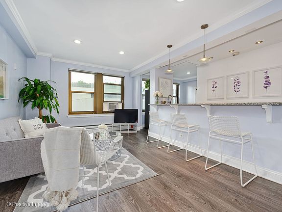 2nd image of 1211 N La Salle St #504