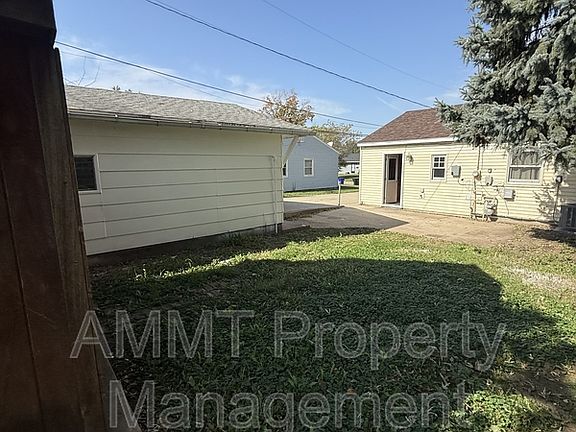 3rd image of 2404 Wisconsin St SW