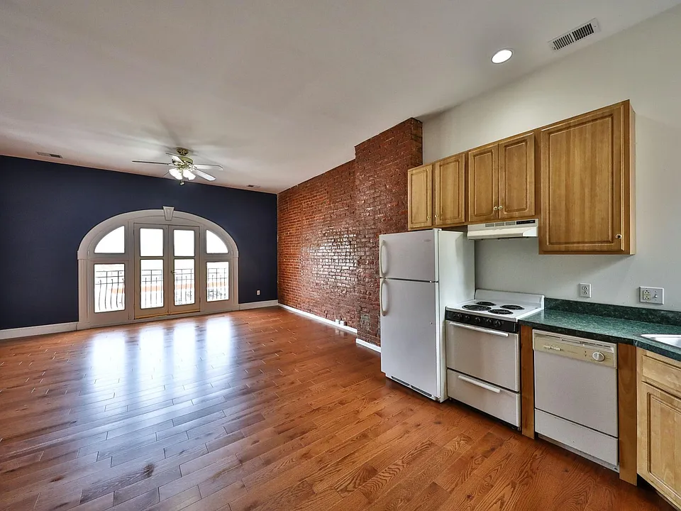 1828 W Girard Ave