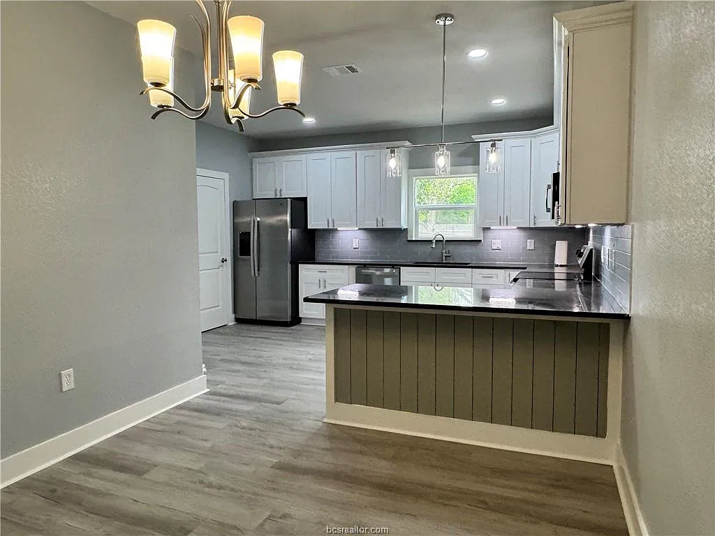 3 bed, 2.5 bath, 1872 sqft, $2,600 — Photo 4