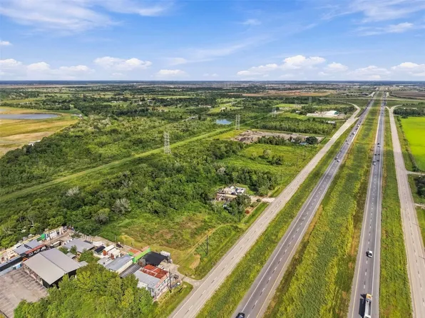 14 County Road 572, Rosharon, TX 77583