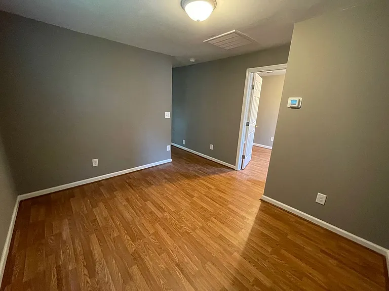 400 Walker Ave — Photo 3