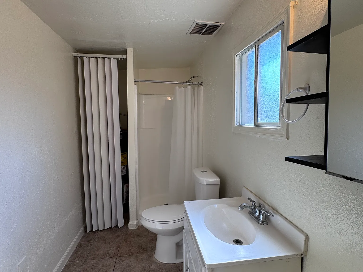 1 bed, $899 — Photo 3