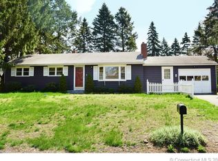 8 Elan St, Enfield, CT 06082