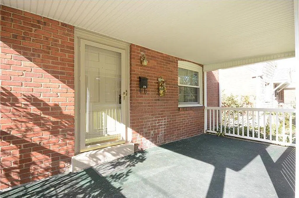 274 Barclay Ave — Photo 2