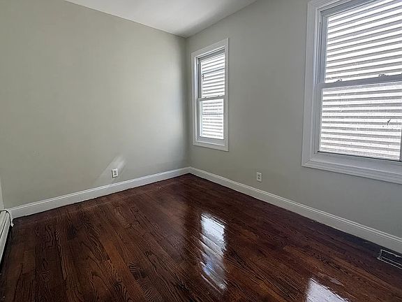 5th image of 203 N 15th St APT 1