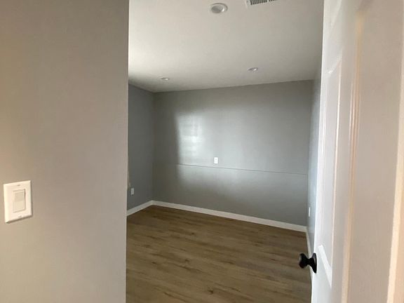 2nd image of 542 Westmoor Ave #2