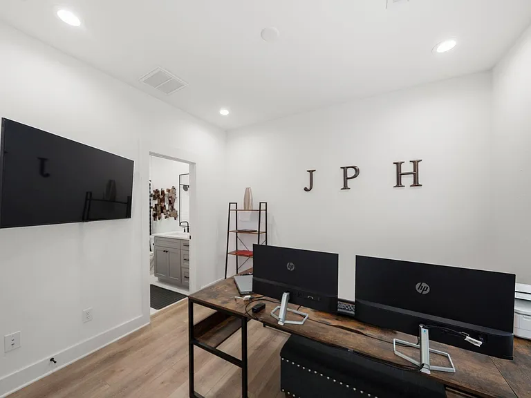 1503 Evelyn St — Photo 18