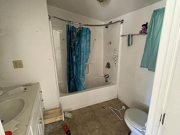 3rd image of 380 Willow Ave