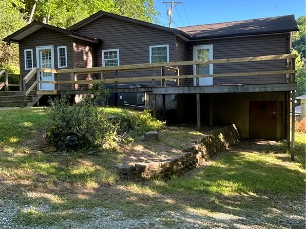 1726 Trace Fork Rd, Chapmanville, WV 25508