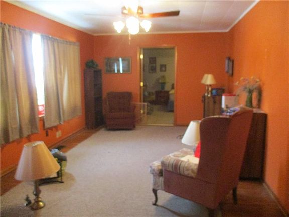 4th image of 103 N Plum St