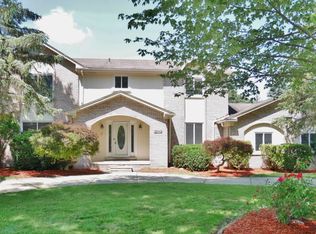 2641 Creek Bend Dr, Troy, MI